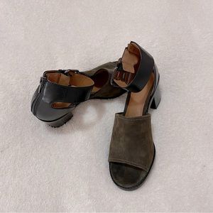 Frye Black and Brown Leather Sandals